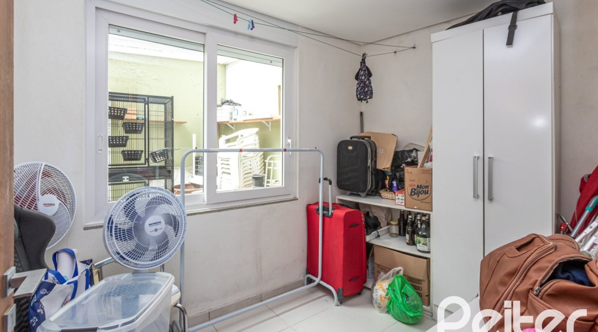 Casa à venda com 547m², 4 dormitórios, 4 suítes, 4 vagas, no bairro Vila Assunção em Porto Alegre