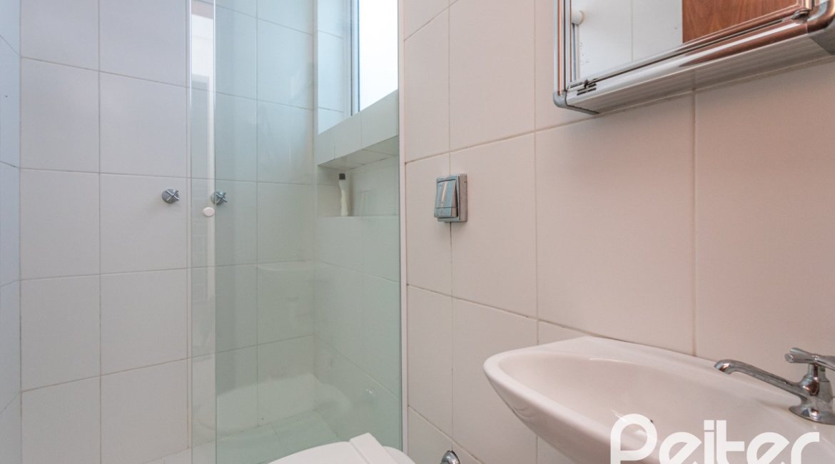 Casa à venda com 547m², 4 dormitórios, 4 suítes, 4 vagas, no bairro Vila Assunção em Porto Alegre