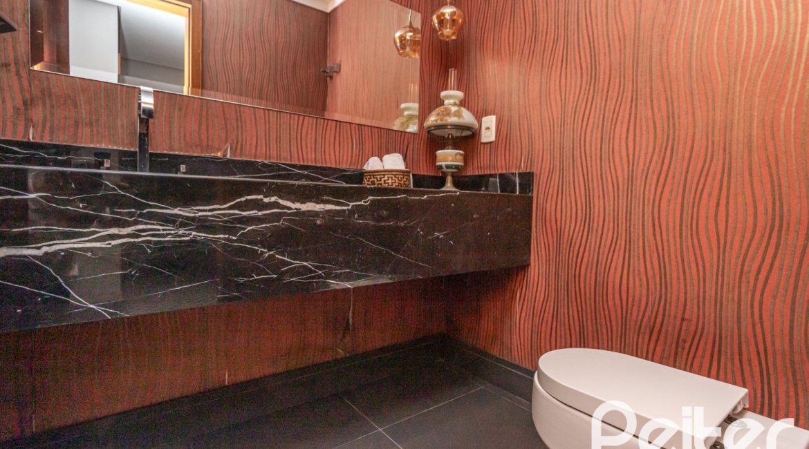 Casa à venda com 547m², 4 dormitórios, 4 suítes, 4 vagas, no bairro Vila Assunção em Porto Alegre