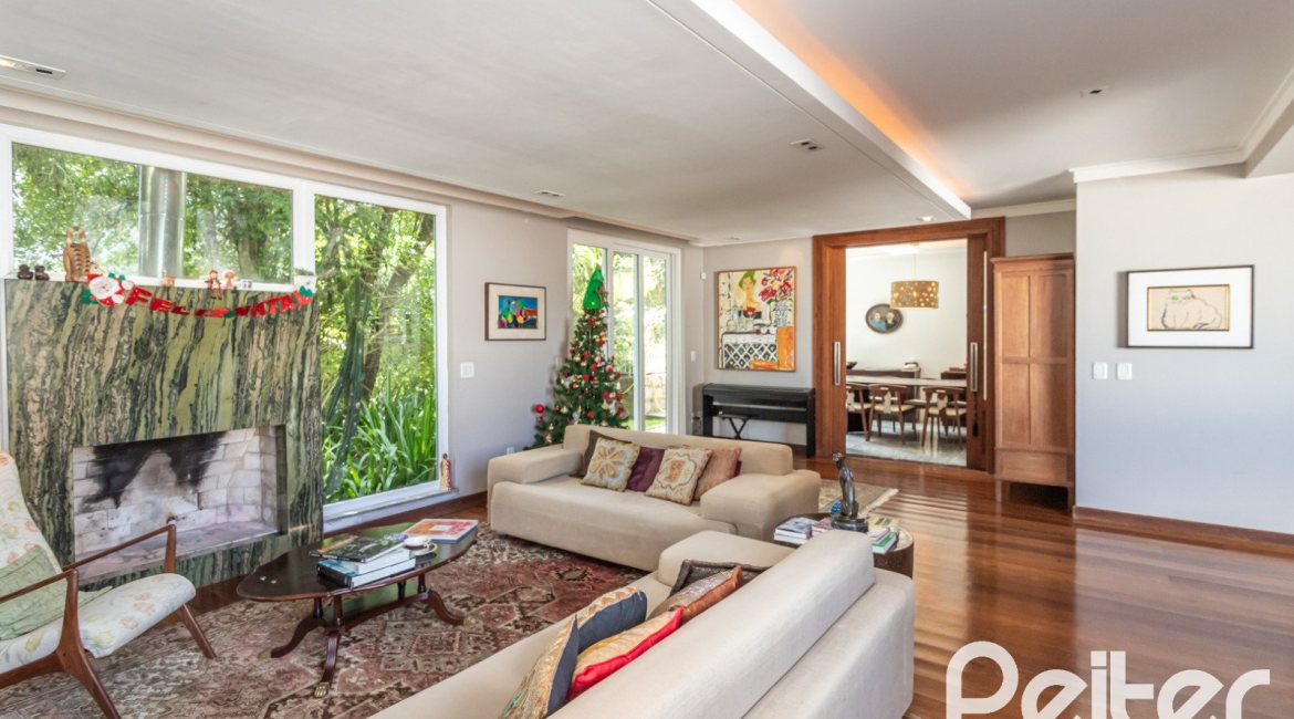 Casa à venda com 547m², 4 dormitórios, 4 suítes, 4 vagas, no bairro Vila Assunção em Porto Alegre