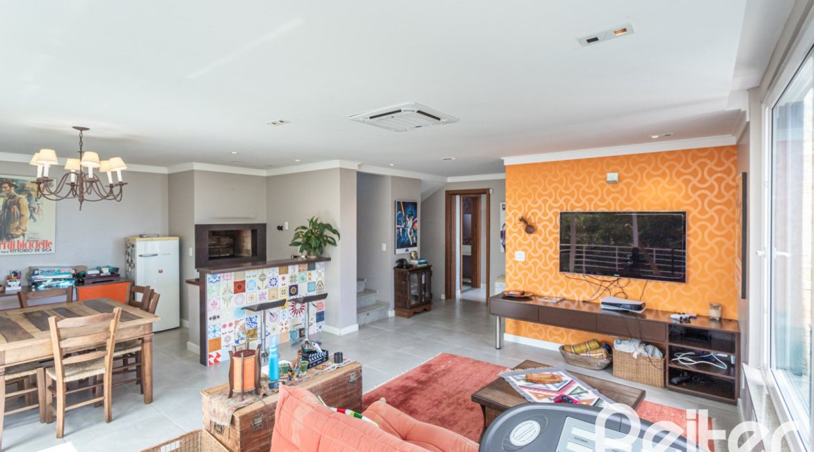 Casa à venda com 547m², 4 dormitórios, 4 suítes, 4 vagas, no bairro Vila Assunção em Porto Alegre