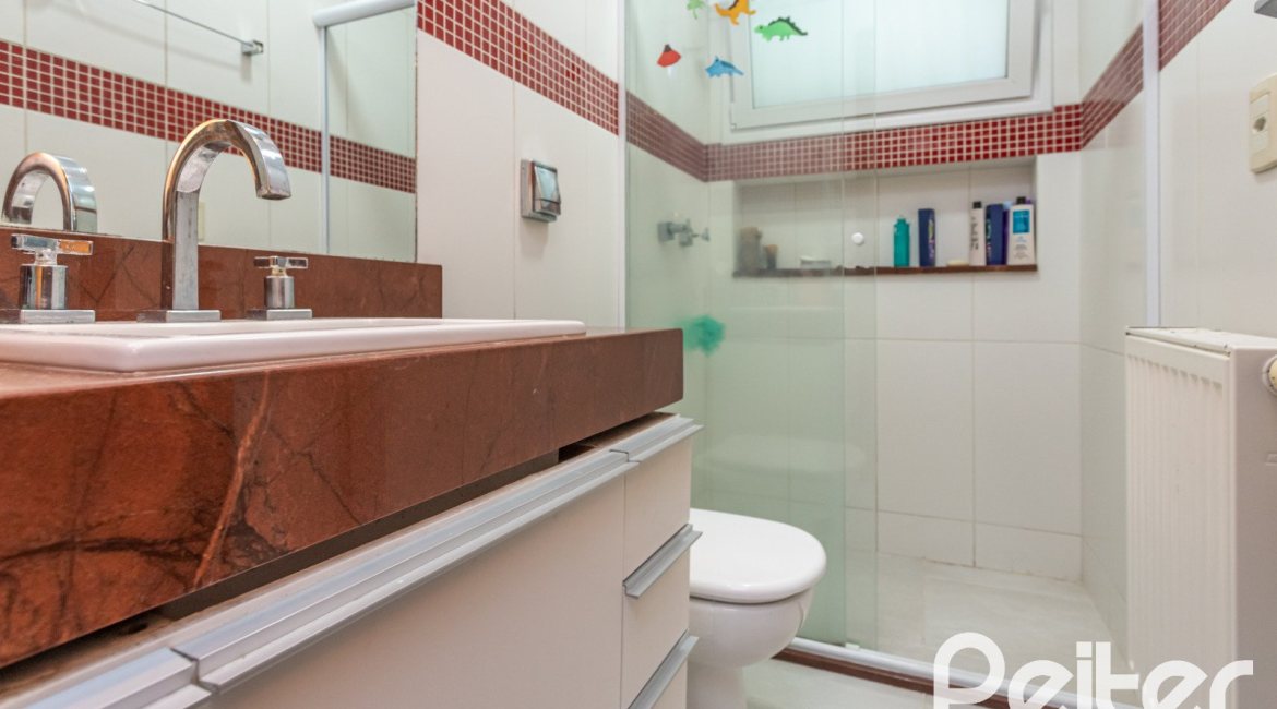 Casa à venda com 547m², 4 dormitórios, 4 suítes, 4 vagas, no bairro Vila Assunção em Porto Alegre