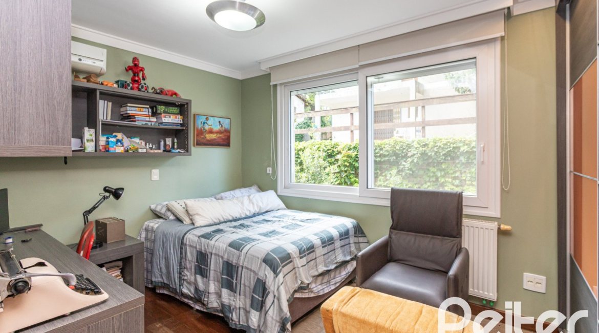 Casa à venda com 547m², 4 dormitórios, 4 suítes, 4 vagas, no bairro Vila Assunção em Porto Alegre