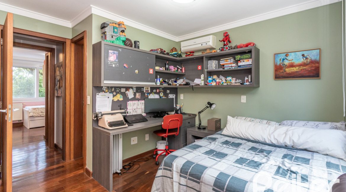 Casa à venda com 547m², 4 dormitórios, 4 suítes, 4 vagas, no bairro Vila Assunção em Porto Alegre