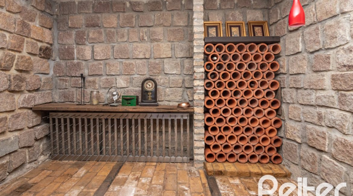 Casa à venda com 547m², 4 dormitórios, 4 suítes, 4 vagas, no bairro Vila Assunção em Porto Alegre