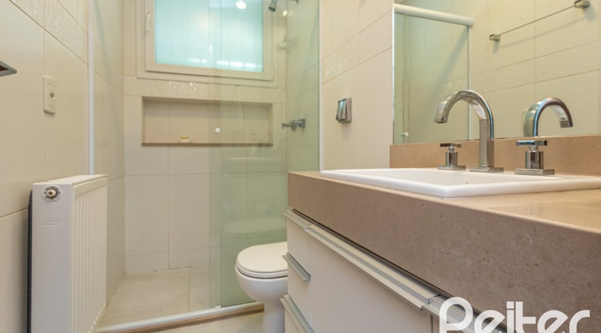 Casa à venda com 547m², 4 dormitórios, 4 suítes, 4 vagas, no bairro Vila Assunção em Porto Alegre