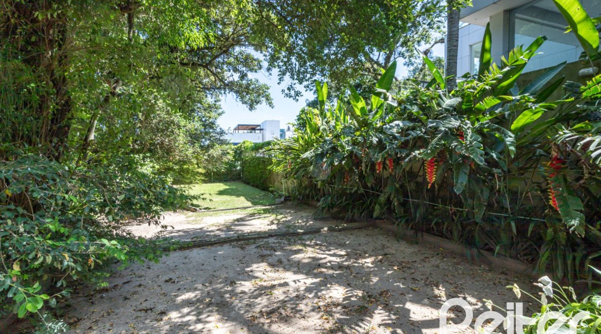 Casa à venda com 547m², 4 dormitórios, 4 suítes, 4 vagas, no bairro Vila Assunção em Porto Alegre