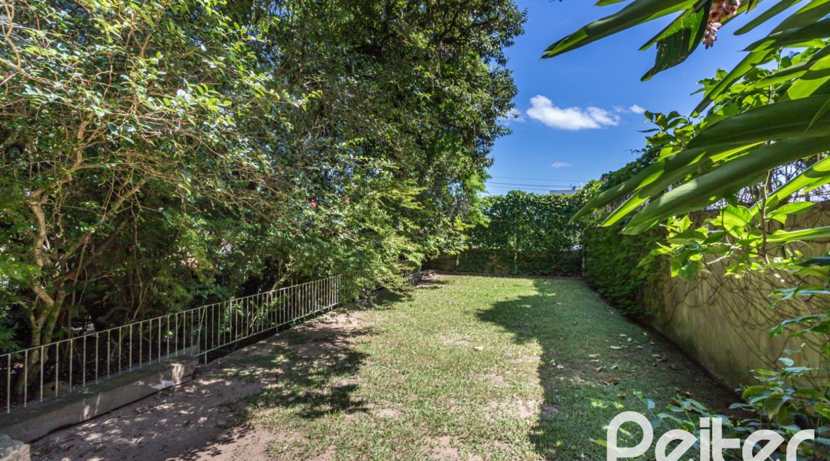 Casa à venda com 547m², 4 dormitórios, 4 suítes, 4 vagas, no bairro Vila Assunção em Porto Alegre