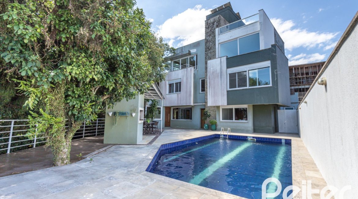 Casa à venda com 547m², 4 dormitórios, 4 suítes, 4 vagas, no bairro Vila Assunção em Porto Alegre