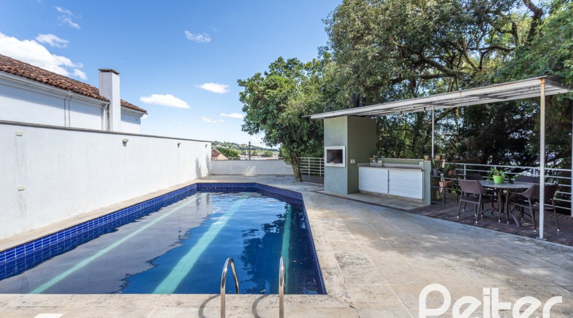 Casa à venda com 547m², 4 dormitórios, 4 suítes, 4 vagas, no bairro Vila Assunção em Porto Alegre