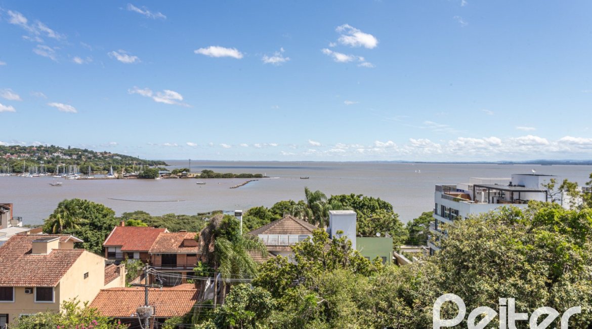 Casa à venda com 547m², 4 dormitórios, 4 suítes, 4 vagas, no bairro Vila Assunção em Porto Alegre