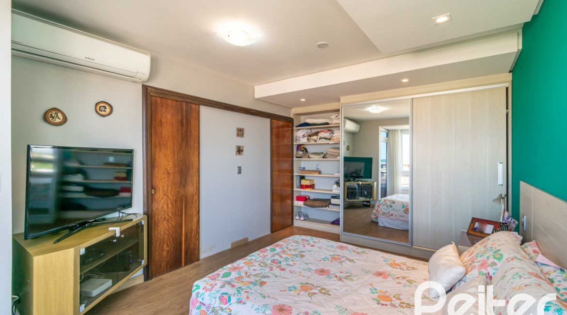 Casa à venda com 291m², 3 dormitórios, 1 suíte, 2 vagas, no bairro Ipanema em Porto Alegre