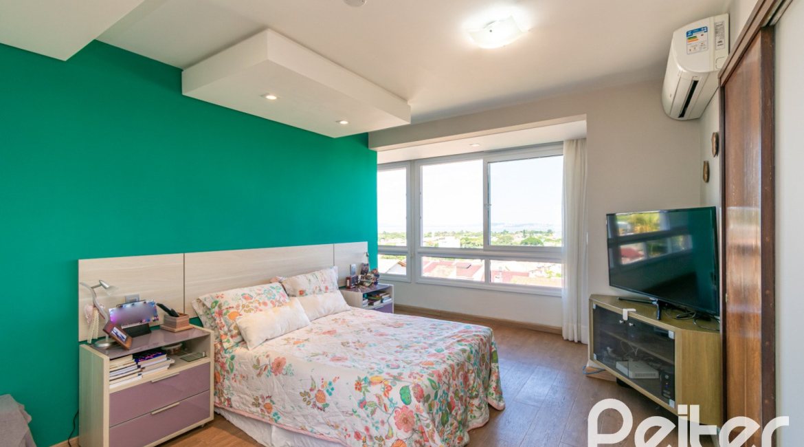 Casa à venda com 291m², 3 dormitórios, 1 suíte, 2 vagas, no bairro Ipanema em Porto Alegre