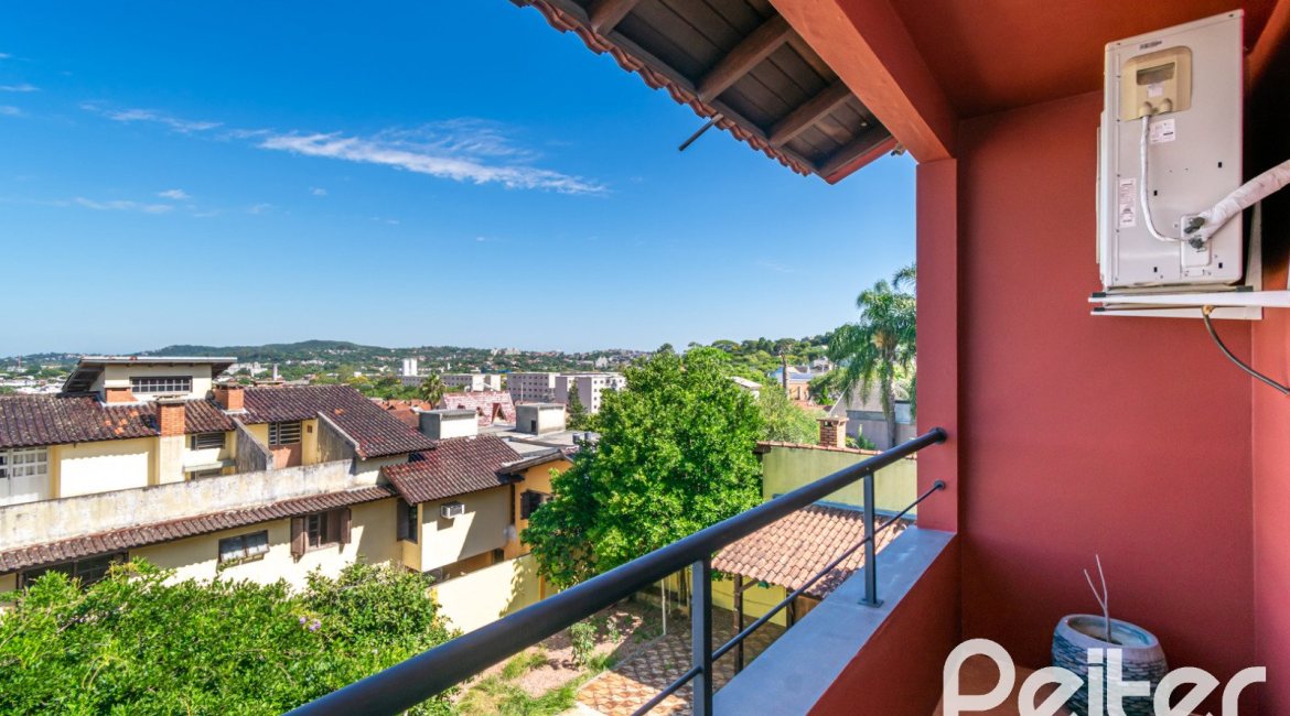 Casa à venda com 291m², 3 dormitórios, 1 suíte, 2 vagas, no bairro Ipanema em Porto Alegre