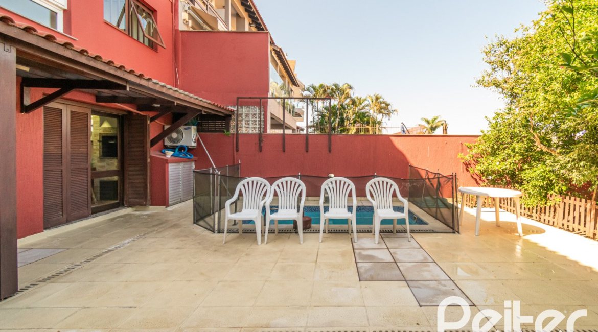 Casa à venda com 291m², 3 dormitórios, 1 suíte, 2 vagas, no bairro Ipanema em Porto Alegre