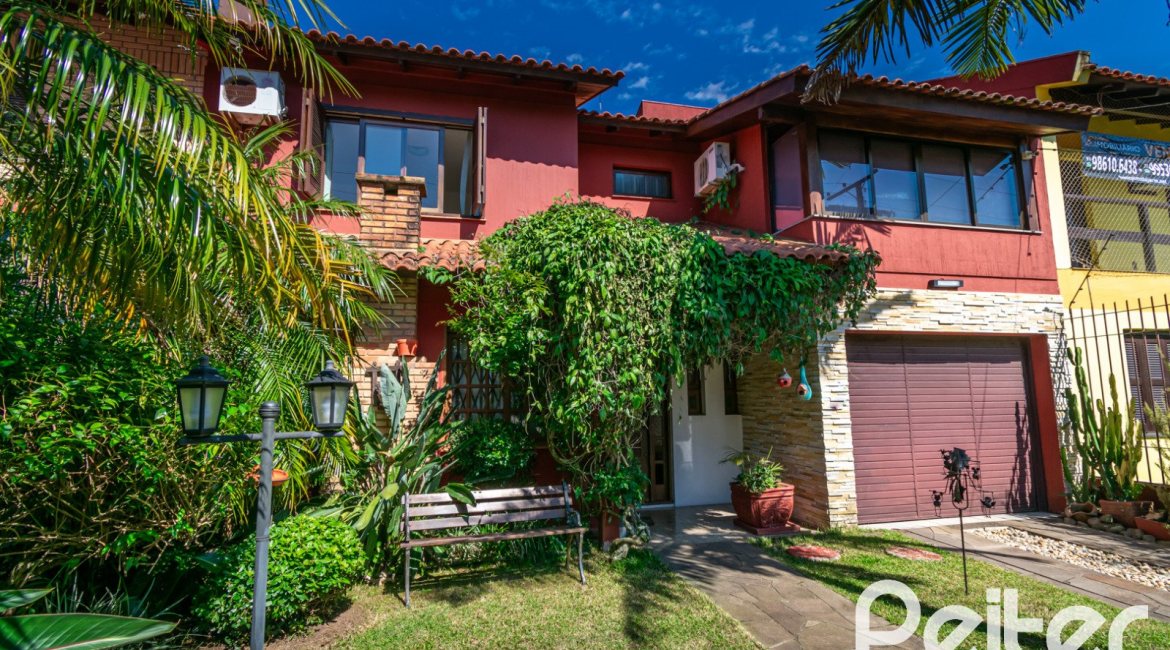 Casa à venda com 291m², 3 dormitórios, 1 suíte, 2 vagas, no bairro Ipanema em Porto Alegre
