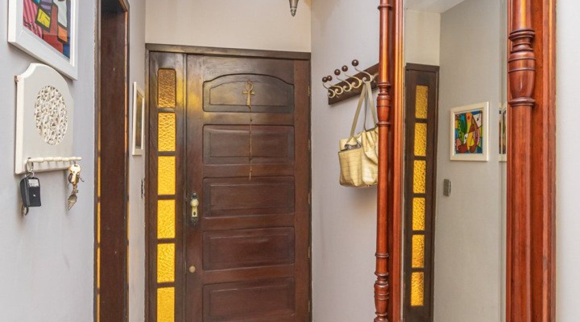 Casa à venda com 291m², 3 dormitórios, 1 suíte, 2 vagas, no bairro Ipanema em Porto Alegre