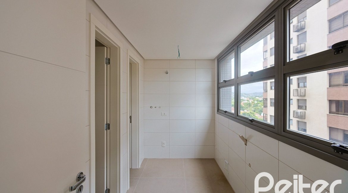 Apartamento à venda com 216m², 3 dormitórios, 3 suítes, 3 vagas, no bairro Tristeza em PORTO ALEGRE