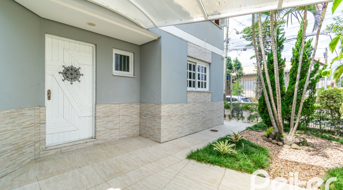 Casa à venda com 182m², 3 dormitórios, 1 suíte, 4 vagas, no bairro Espírito Santo em Porto Alegre