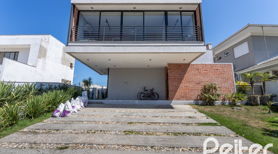 Casa em Condomínio à venda com 263m², 4 dormitórios, 4 suítes, 2 vagas, no bairro Alphaville em PORTO ALEGRE