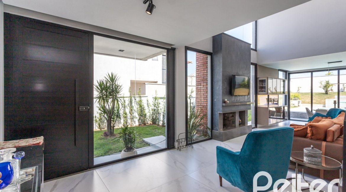 Casa em Condomínio à venda com 263m², 4 dormitórios, 4 suítes, 2 vagas, no bairro Alphaville em PORTO ALEGRE