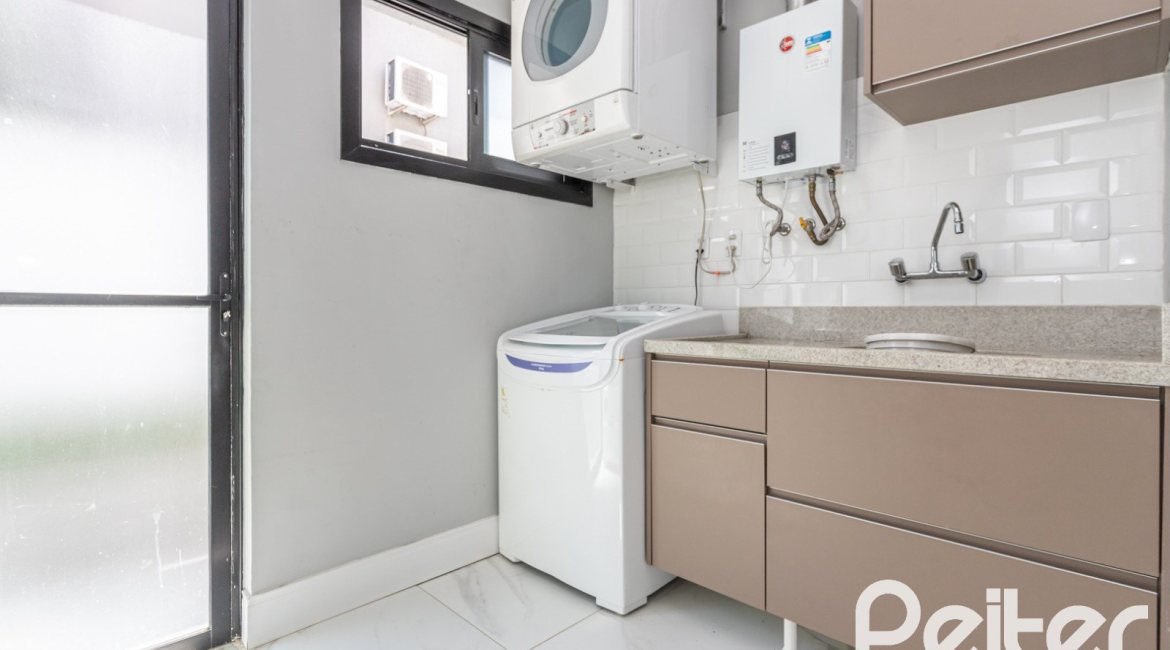 Casa em Condomínio à venda com 263m², 4 dormitórios, 4 suítes, 2 vagas, no bairro Alphaville em PORTO ALEGRE