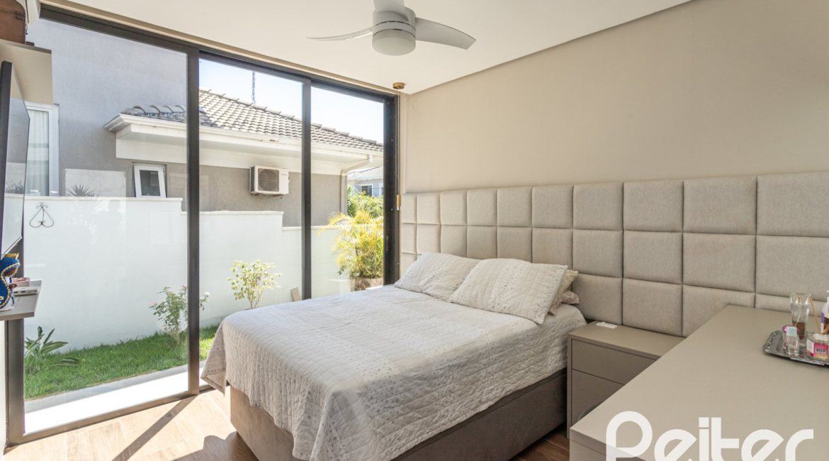 Casa em Condomínio à venda com 263m², 4 dormitórios, 4 suítes, 2 vagas, no bairro Alphaville em PORTO ALEGRE