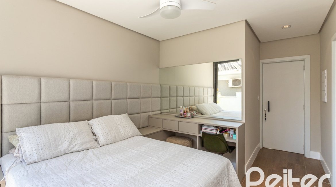 Casa em Condomínio à venda com 263m², 4 dormitórios, 4 suítes, 2 vagas, no bairro Alphaville em PORTO ALEGRE