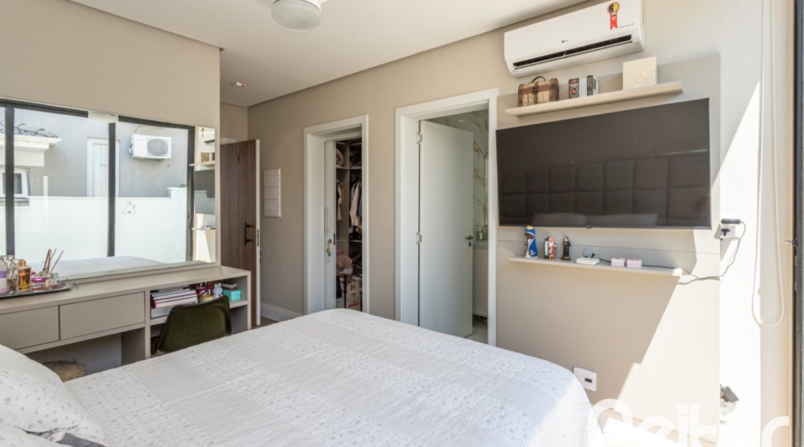 Casa em Condomínio à venda com 263m², 4 dormitórios, 4 suítes, 2 vagas, no bairro Alphaville em PORTO ALEGRE