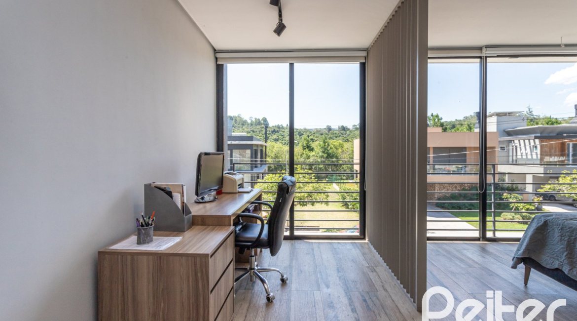 Casa em Condomínio à venda com 263m², 4 dormitórios, 4 suítes, 2 vagas, no bairro Alphaville em PORTO ALEGRE