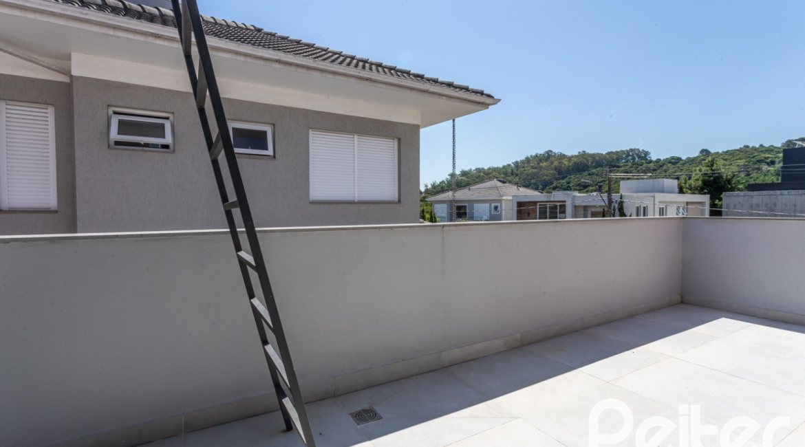 Casa em Condomínio à venda com 263m², 4 dormitórios, 4 suítes, 2 vagas, no bairro Alphaville em PORTO ALEGRE