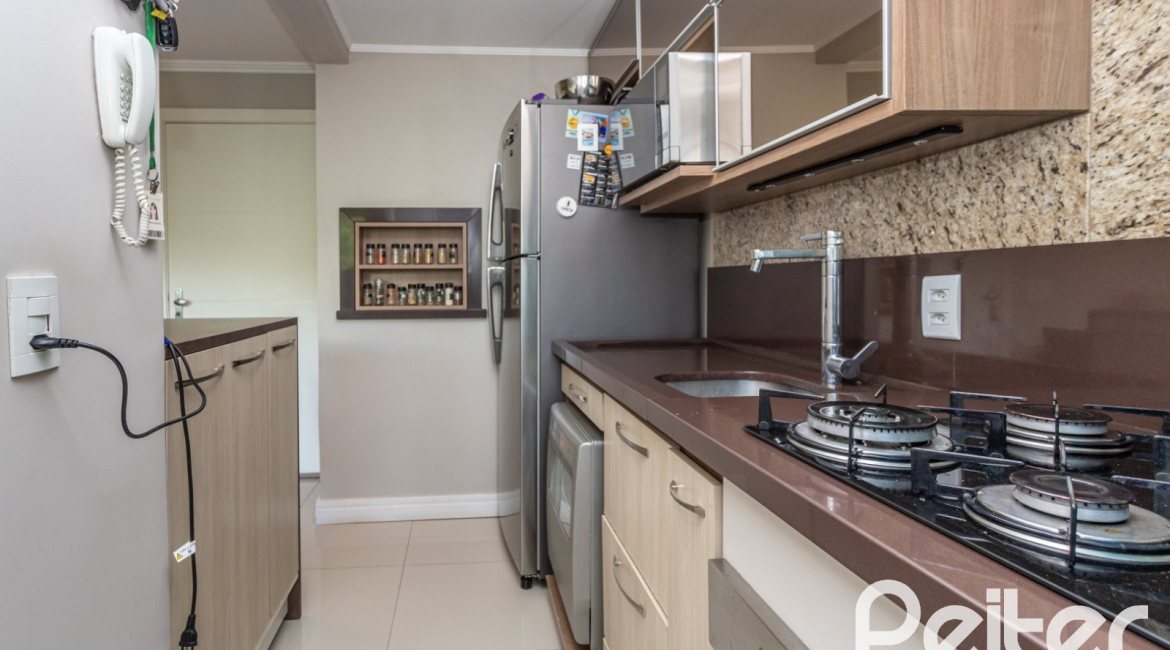 Apartamento à venda com 55m², 2 dormitórios, 1 suíte, 1 vaga, no bairro Tristeza em PORTO ALEGRE