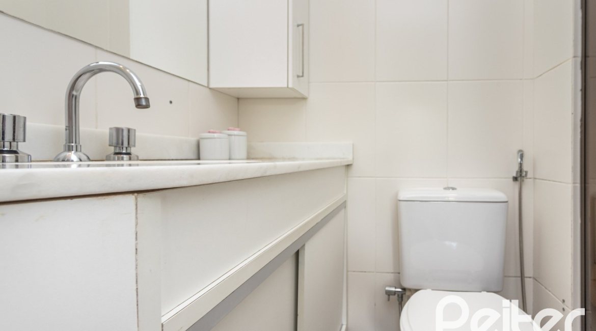 Apartamento à venda com 55m², 2 dormitórios, 1 suíte, 1 vaga, no bairro Tristeza em PORTO ALEGRE