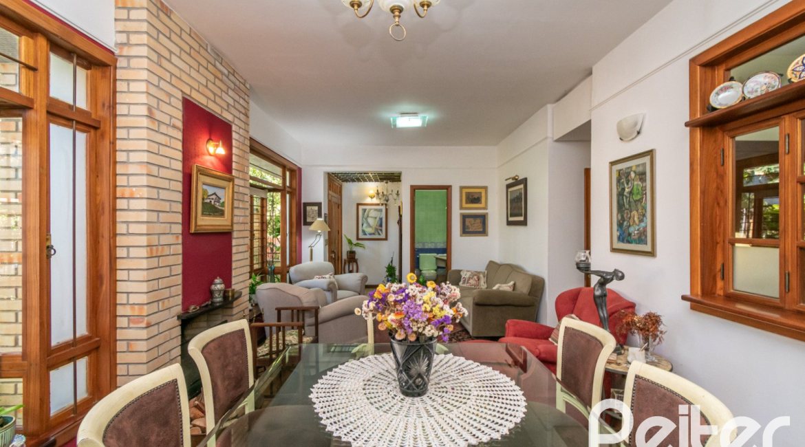 Casa à venda com 527m², 3 dormitórios, 1 suíte, 4 vagas, no bairro Jardim Isabel em Porto Alegre