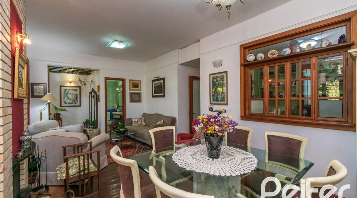 Casa à venda com 527m², 3 dormitórios, 1 suíte, 4 vagas, no bairro Jardim Isabel em Porto Alegre