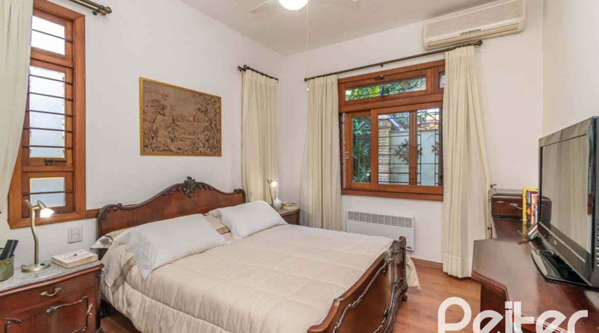 Casa à venda com 527m², 3 dormitórios, 1 suíte, 4 vagas, no bairro Jardim Isabel em Porto Alegre