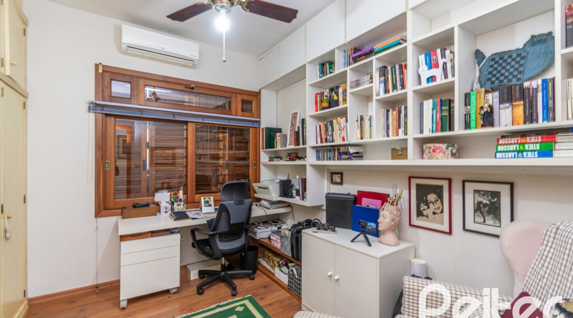 Casa à venda com 527m², 3 dormitórios, 1 suíte, 4 vagas, no bairro Jardim Isabel em Porto Alegre