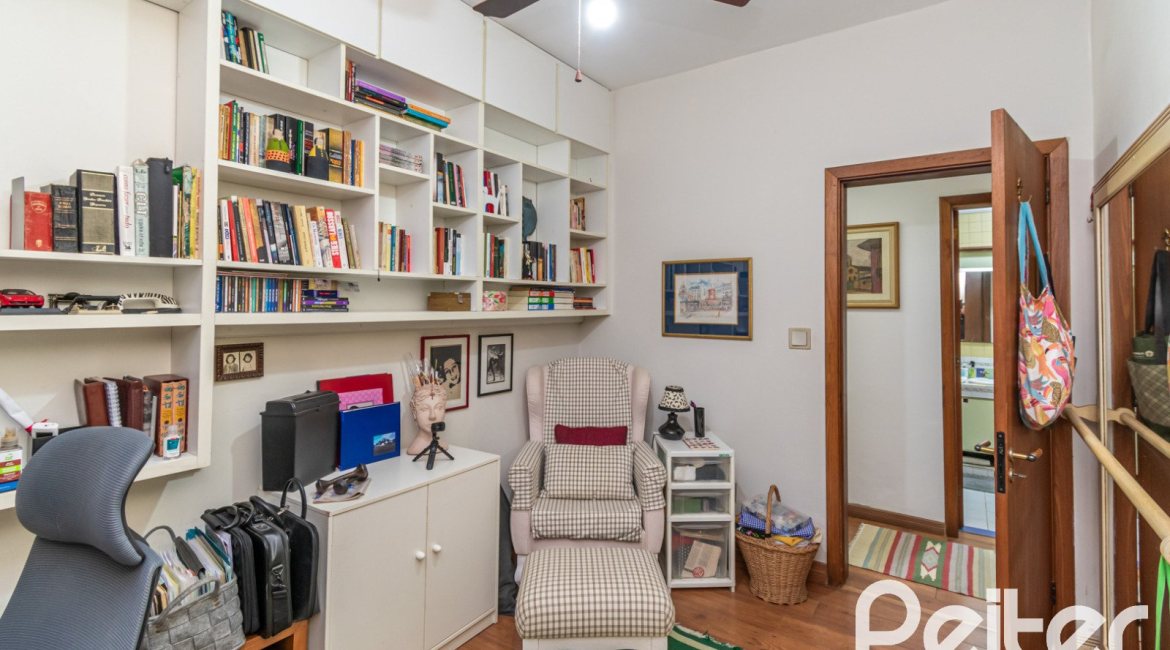 Casa à venda com 527m², 3 dormitórios, 1 suíte, 4 vagas, no bairro Jardim Isabel em Porto Alegre