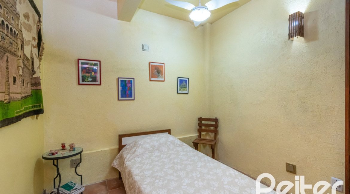 Casa à venda com 527m², 3 dormitórios, 1 suíte, 4 vagas, no bairro Jardim Isabel em Porto Alegre