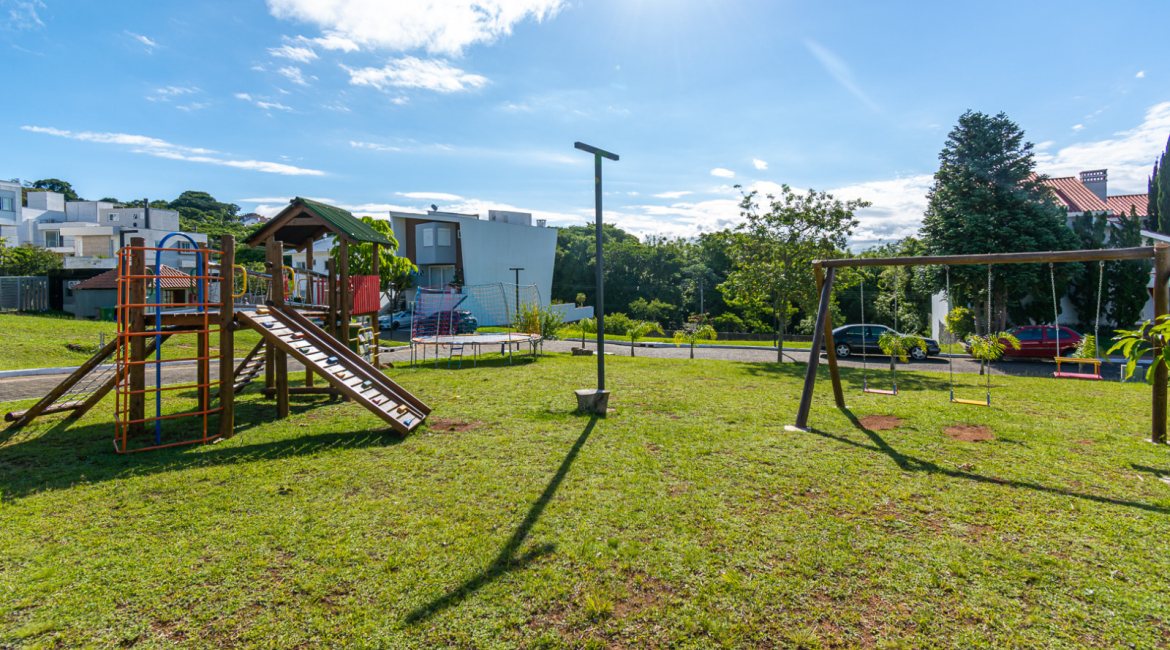 Terreno em condomínio à venda, no bairro Vila Nova em Porto Alegre