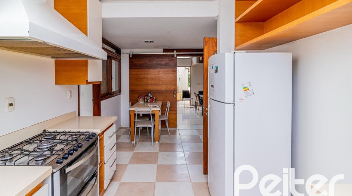 Casa em Condomínio à venda com 435m², 4 dormitórios, 3 suítes, 4 vagas, no bairro Terra Ville em PORTO ALEGRE