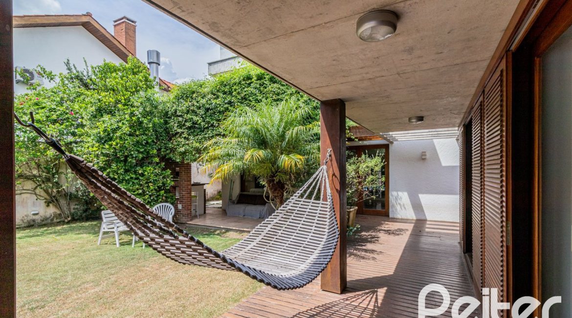 Casa em Condomínio à venda com 435m², 4 dormitórios, 3 suítes, 4 vagas, no bairro Terra Ville em PORTO ALEGRE