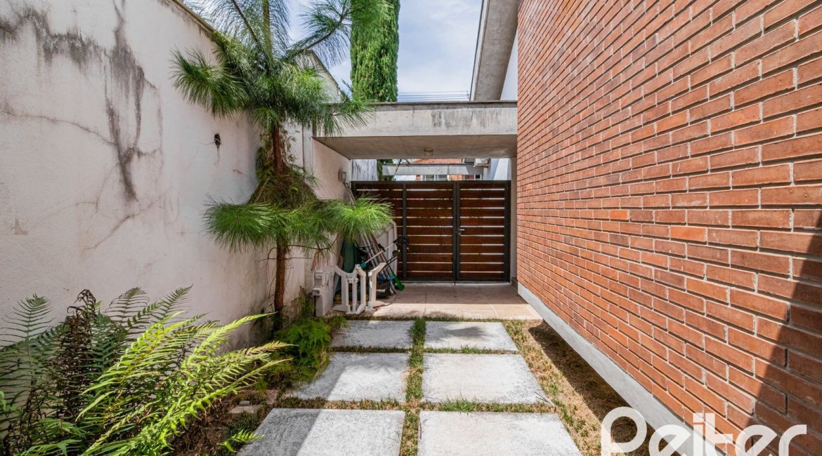 Casa em Condomínio à venda com 435m², 4 dormitórios, 3 suítes, 4 vagas, no bairro Terra Ville em PORTO ALEGRE