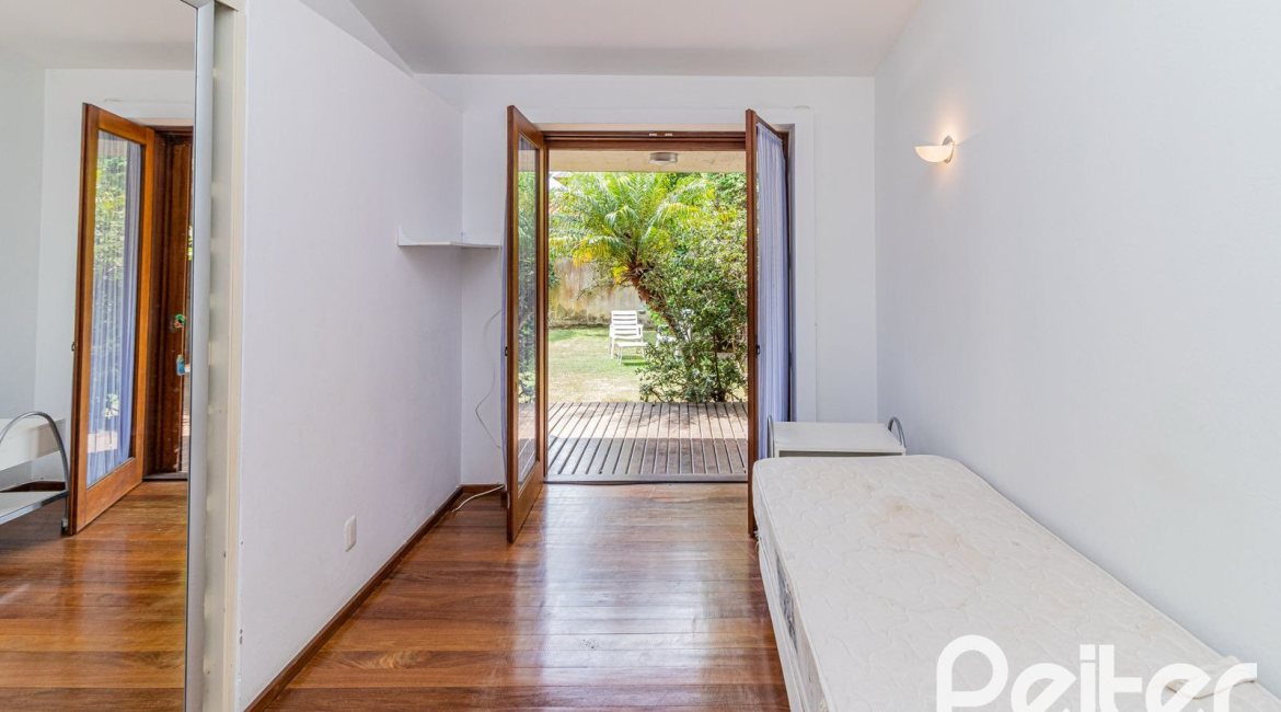 Casa em Condomínio à venda com 435m², 4 dormitórios, 3 suítes, 4 vagas, no bairro Terra Ville em PORTO ALEGRE