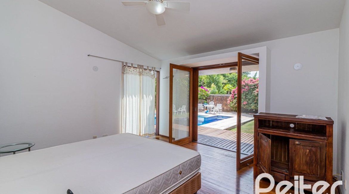 Casa em Condomínio à venda com 435m², 4 dormitórios, 3 suítes, 4 vagas, no bairro Terra Ville em PORTO ALEGRE