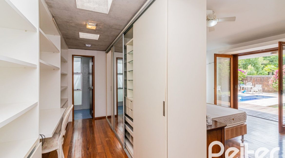Casa em Condomínio à venda com 435m², 4 dormitórios, 3 suítes, 4 vagas, no bairro Terra Ville em PORTO ALEGRE