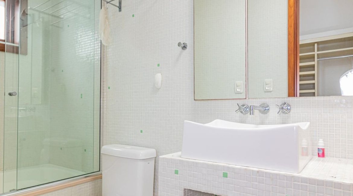 Casa em Condomínio à venda com 435m², 4 dormitórios, 3 suítes, 4 vagas, no bairro Terra Ville em PORTO ALEGRE
