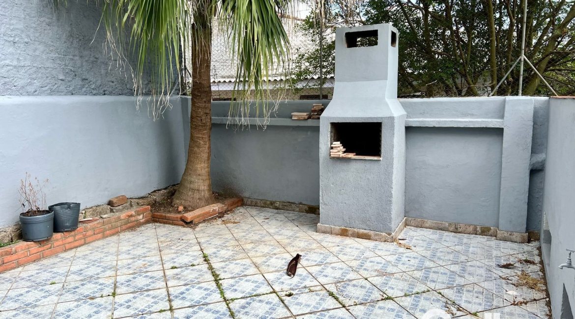 Casa à venda com 285m², 3 dormitórios, 2 vagas, no bairro Nonoai em Porto Alegre