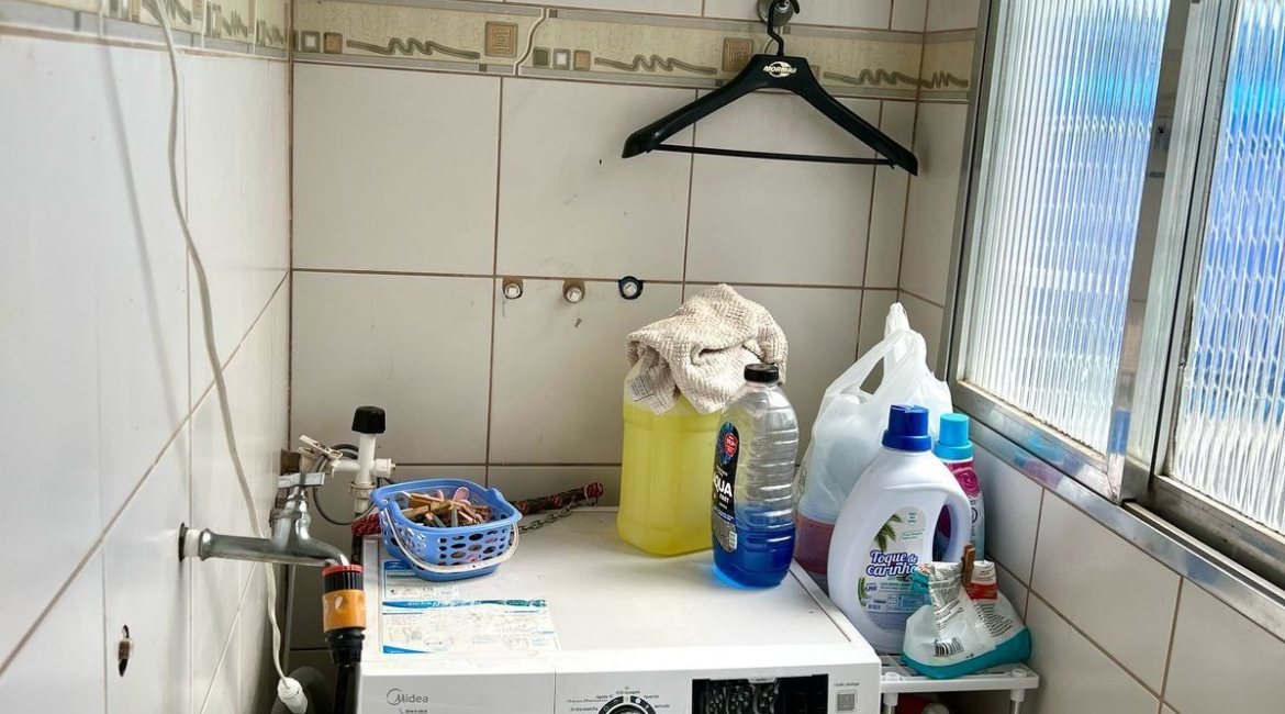 Casa à venda com 285m², 3 dormitórios, 2 vagas, no bairro Nonoai em Porto Alegre