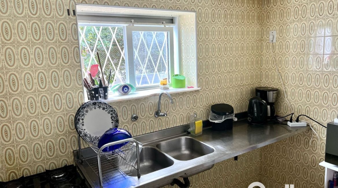 Casa à venda com 285m², 3 dormitórios, 2 vagas, no bairro Nonoai em Porto Alegre